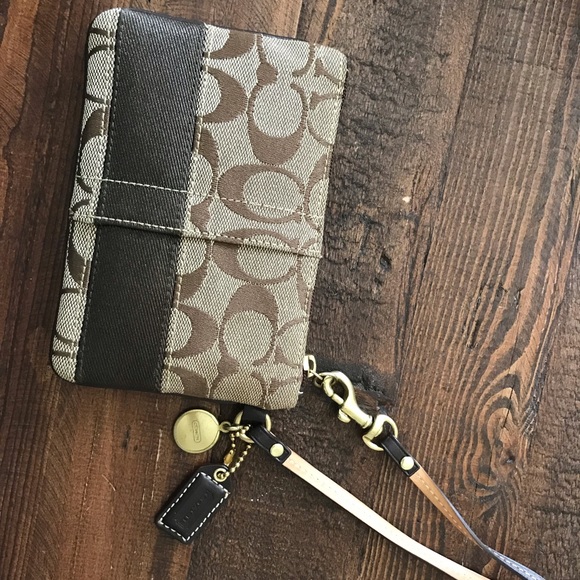 Authentic Coach Wristlet -Brown - Picture 2 of 3